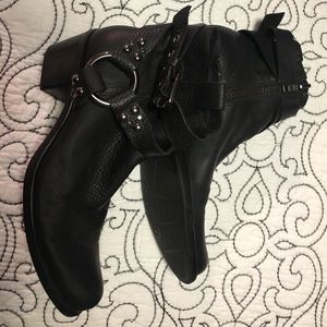 Bandolino g-series Black cowboy bootie. Sz. 8.5